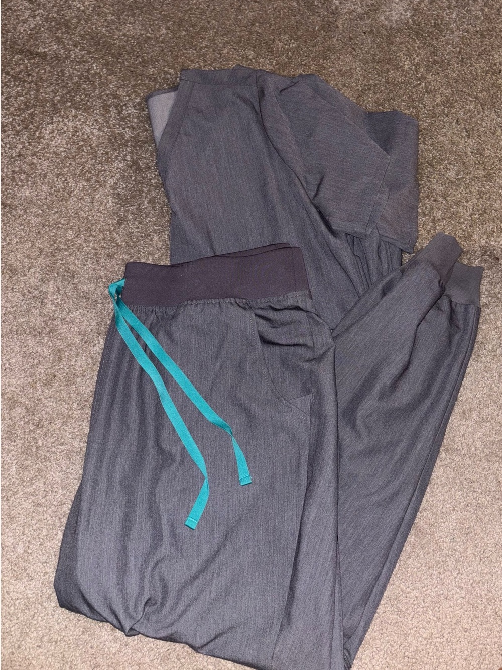 Figs Gray Scrub Set Top 2XL, Bottoms 3XL